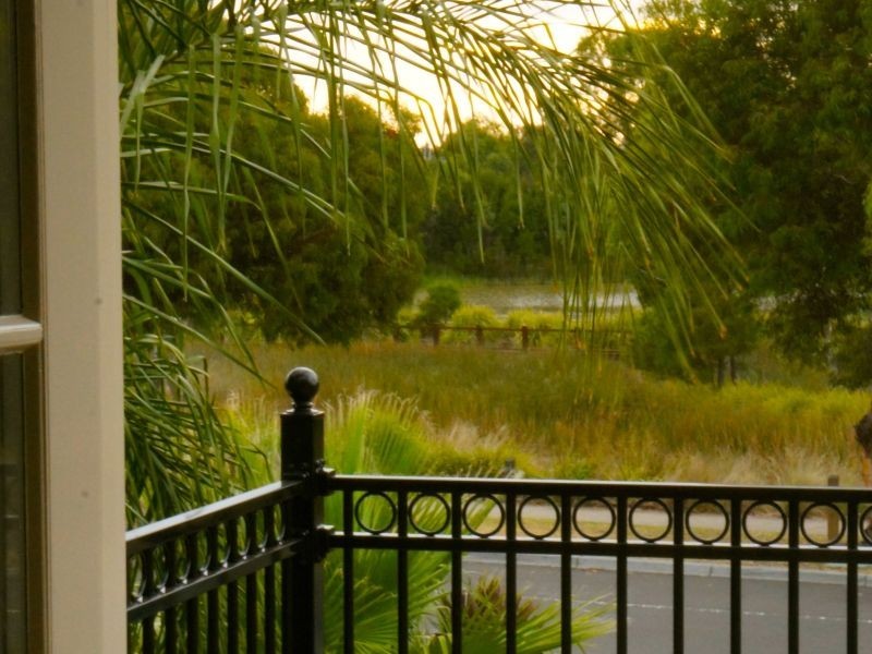 70 Paterson Drive, Lynbrook VIC 3975