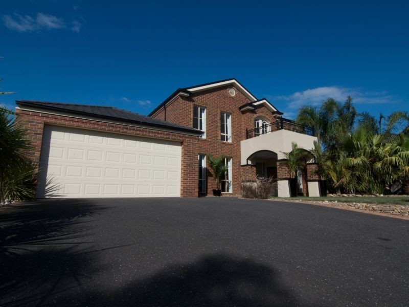 70 Paterson Drive, Lynbrook VIC 3975