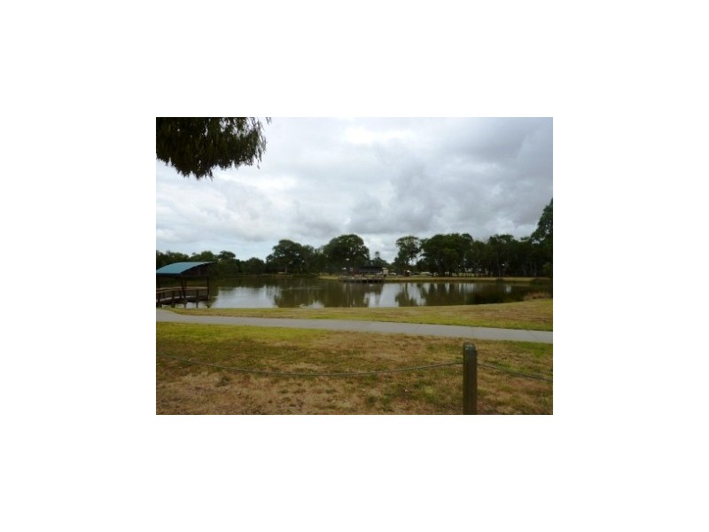 70 Paterson Drive, Lynbrook VIC 3975