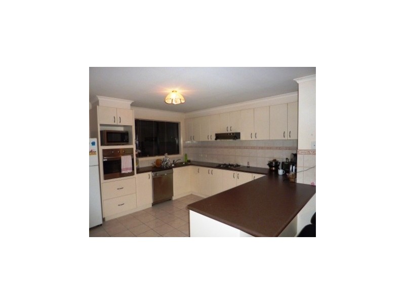 21 GLENORA WAY, Hampton Park VIC 3976