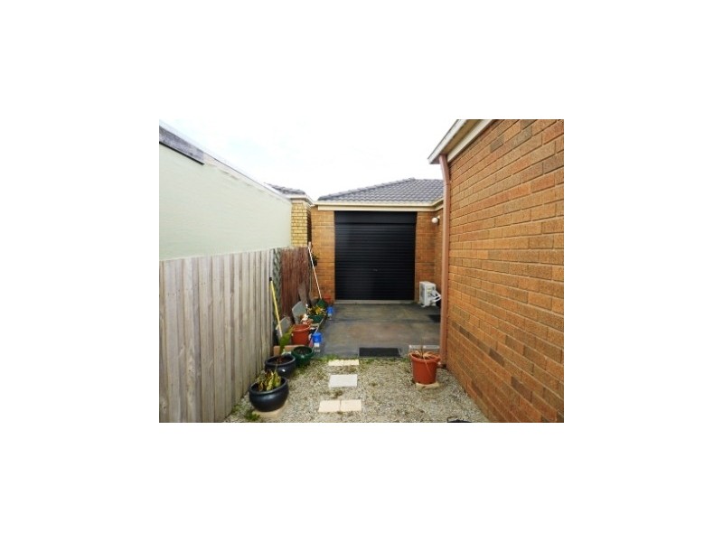 21 GLENORA WAY, Hampton Park VIC 3976