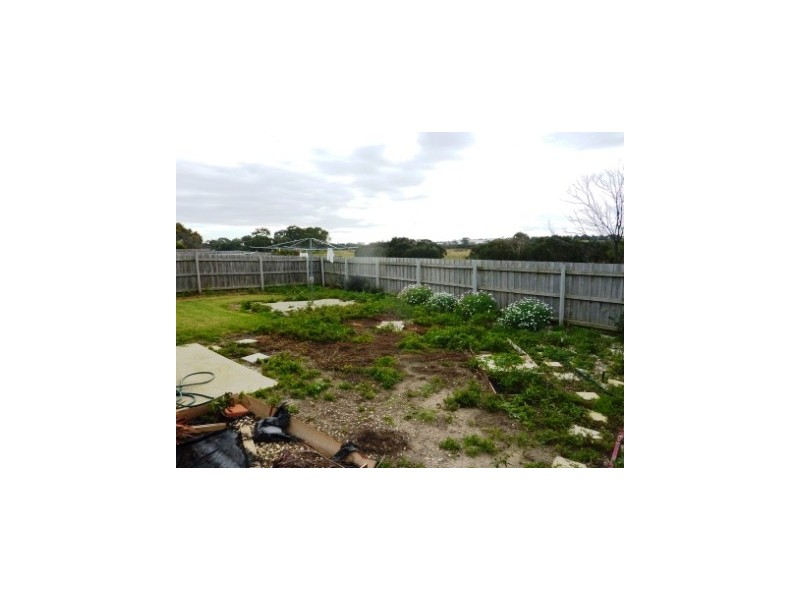 21 GLENORA WAY, Hampton Park VIC 3976