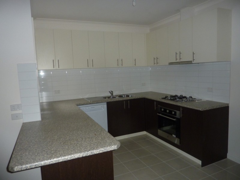 2/4 Young Road, Hallam VIC 3803