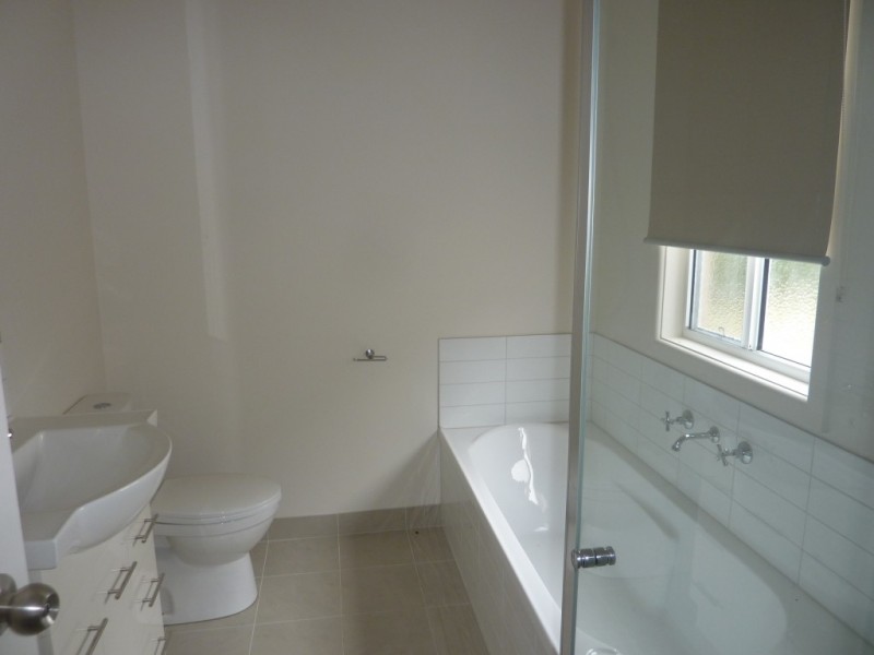 2/4 Young Road, Hallam VIC 3803