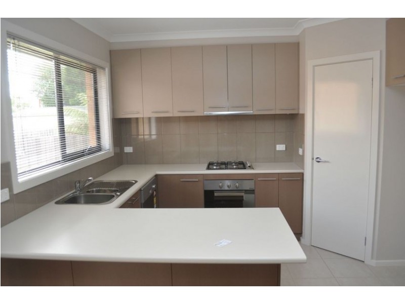 1 and 2/64 Service road, Moe VIC 3825