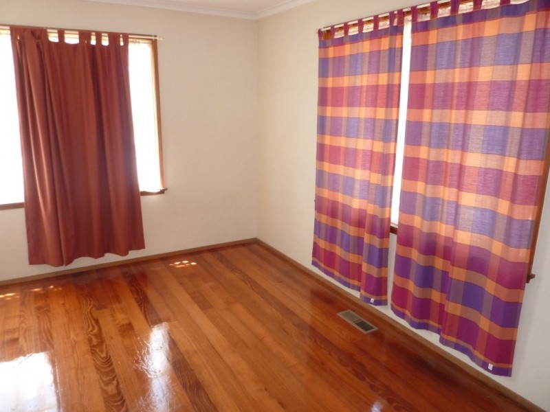 64 Forest, Frankston North VIC 3200