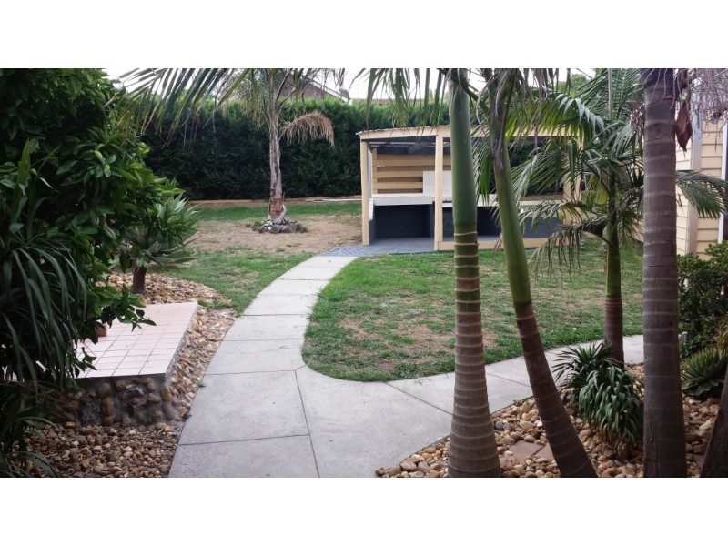 100 Princes Hwy, Hallam VIC 3803