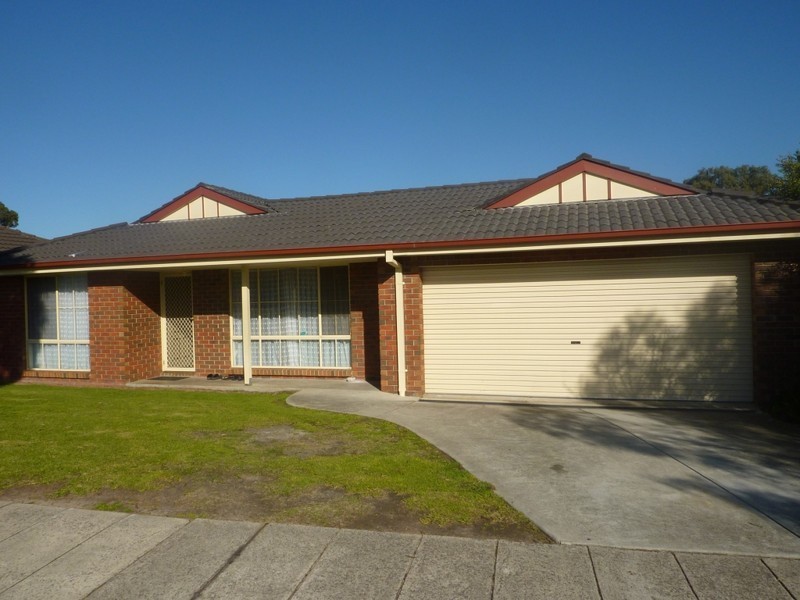 39 Hutchinson Drive, Lynbrook VIC 3975