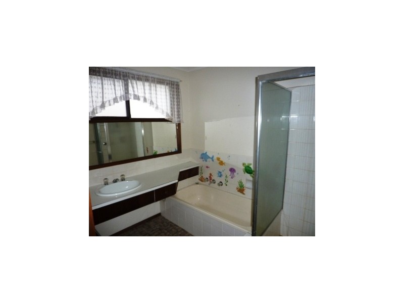 1 McLaughlan Avenue, Eumemmerring VIC 3177