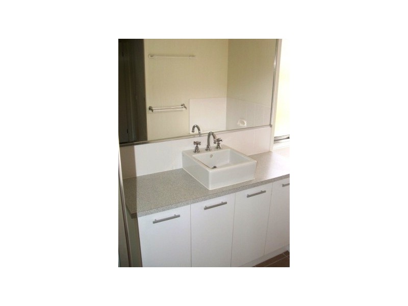 11 Phoenix Avenue, Cranbourne VIC 3977