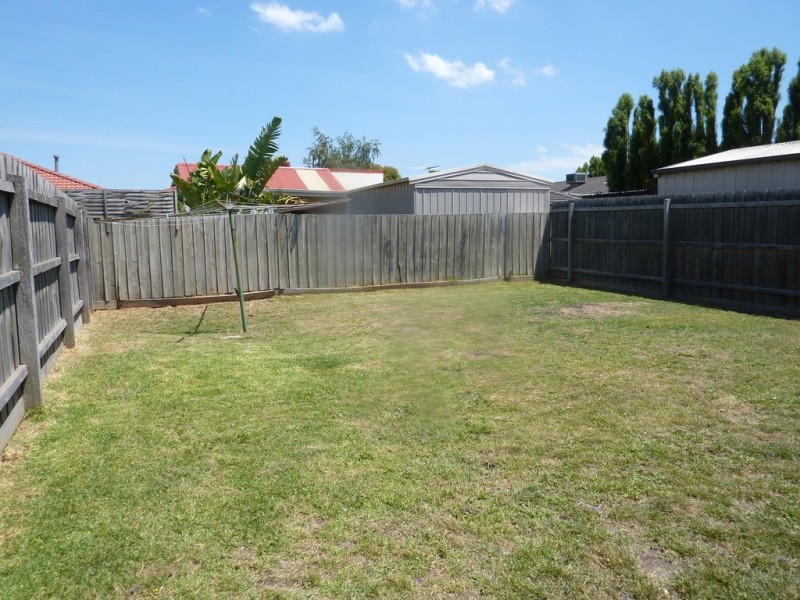 11 Phoenix Avenue, Cranbourne VIC 3977