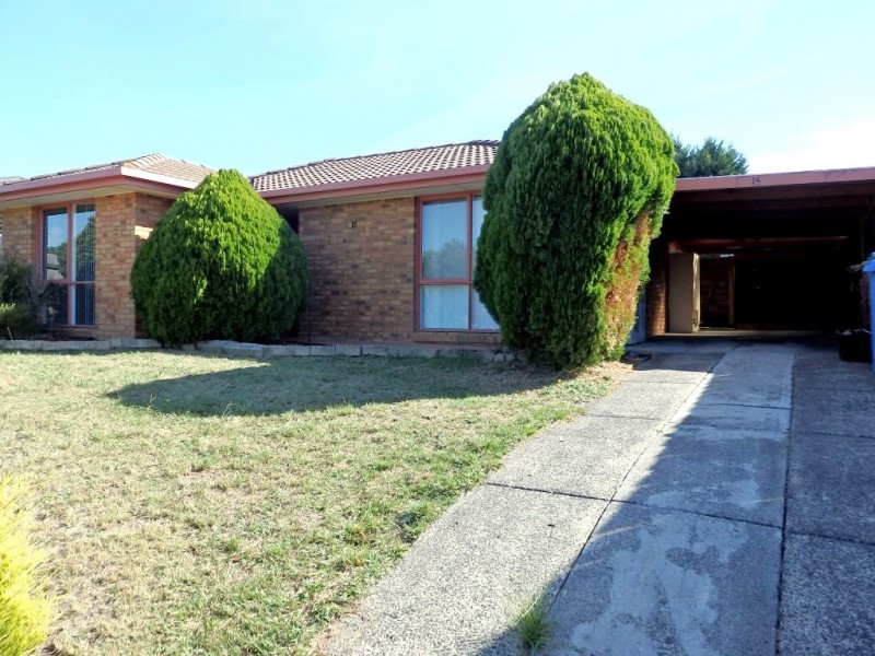 15 WEEDEN CRESCENT, Hallam VIC 3803