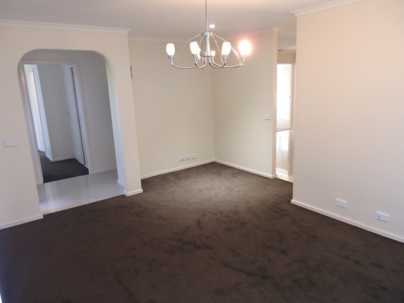 15 WEEDEN CRESCENT, Hallam VIC 3803
