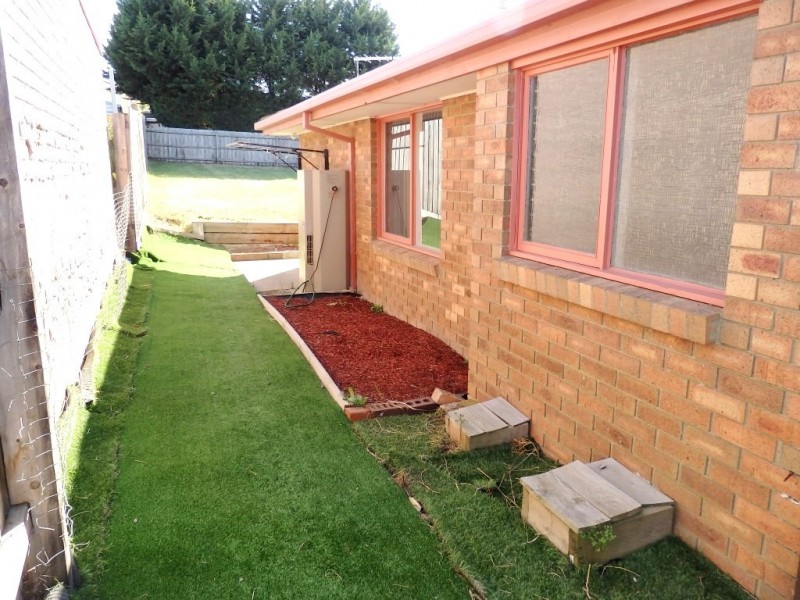 15 WEEDEN CRESCENT, Hallam VIC 3803