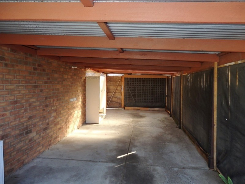 15 WEEDEN CRESCENT, Hallam VIC 3803
