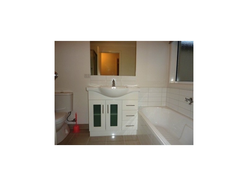 3/4 Young Road, Hallam VIC 3803