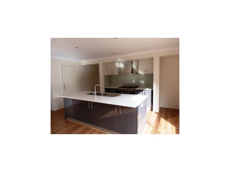 3 Hackney Crescent, Clyde North VIC 3978