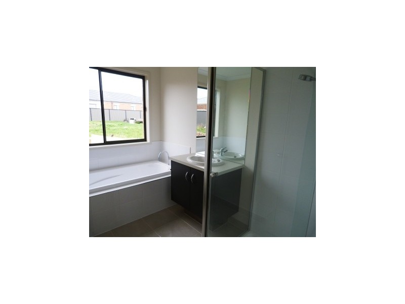 3 Hackney Crescent, Clyde North VIC 3978