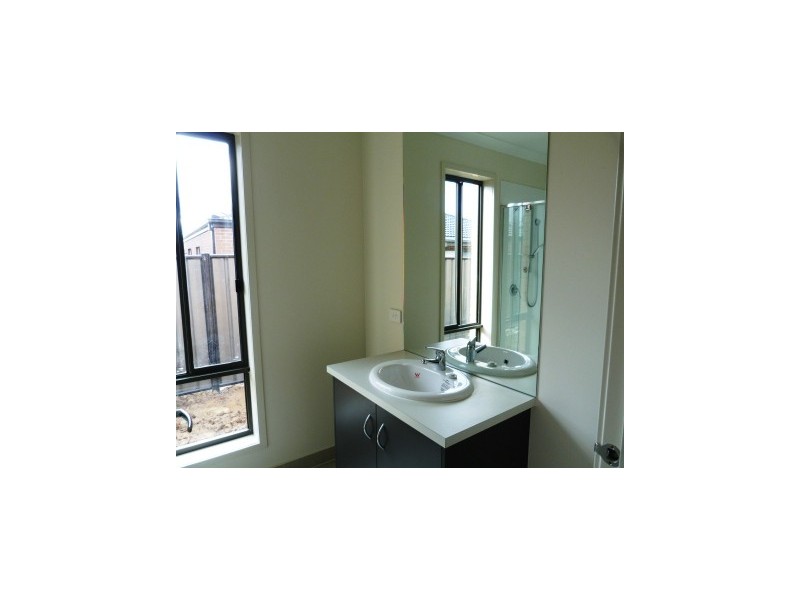 3 Hackney Crescent, Clyde North VIC 3978