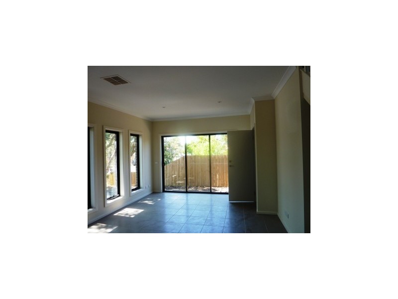 4/28 Burrows Avenue, Dandenong VIC 3175