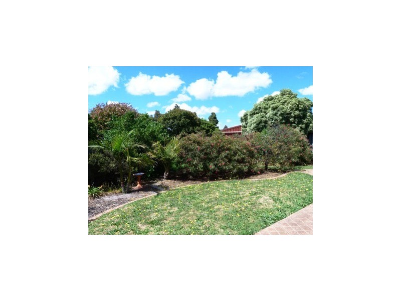 11 Regal Avenue, Hallam VIC 3803