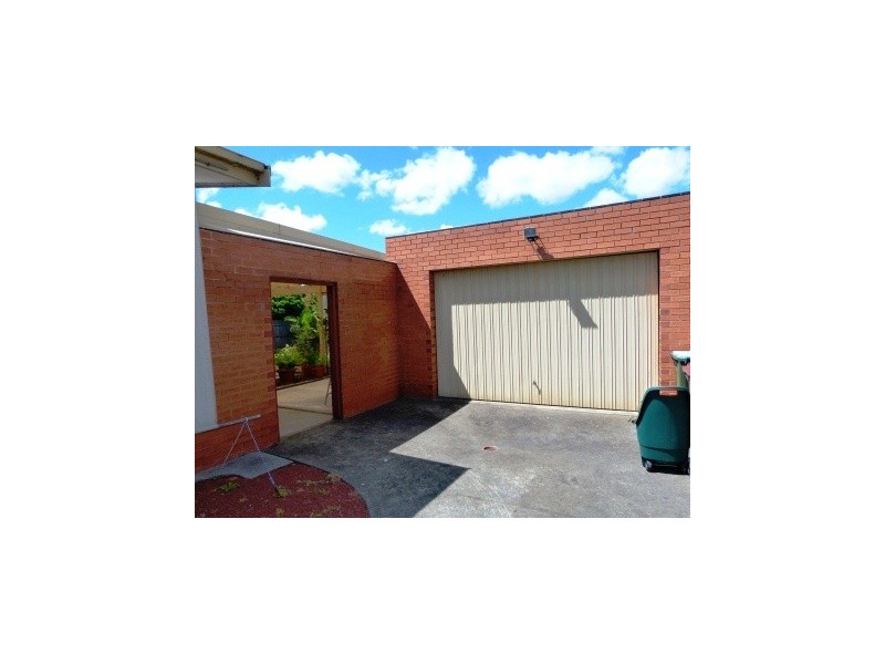 11 Regal Avenue, Hallam VIC 3803