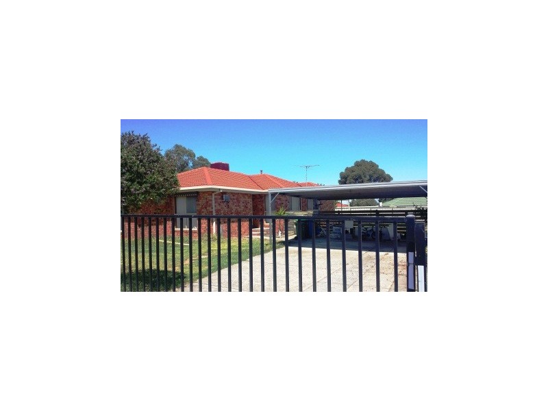 125 Hallam Rd, Hampton Park VIC 3976