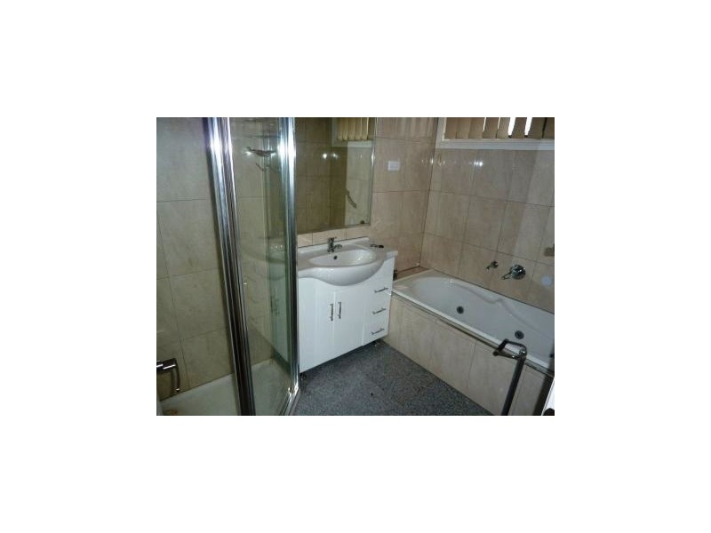 1/9 Allison Avenue, Eumemmerring VIC 3177