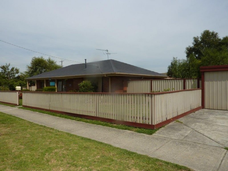 2 Simon Drive, Pakenham VIC 3810