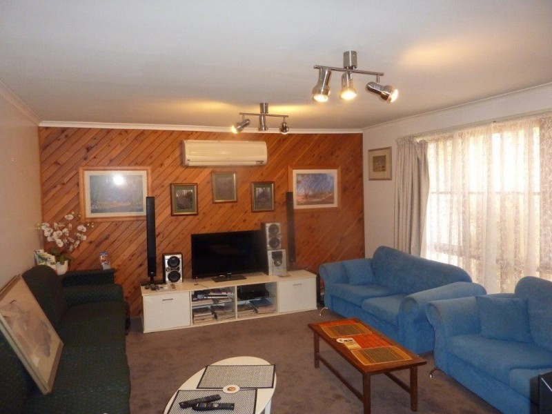 2 Simon Drive, Pakenham VIC 3810