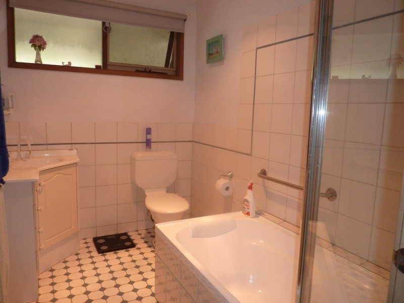 2 Simon Drive, Pakenham VIC 3810