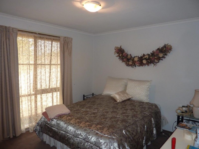 2 Simon Drive, Pakenham VIC 3810