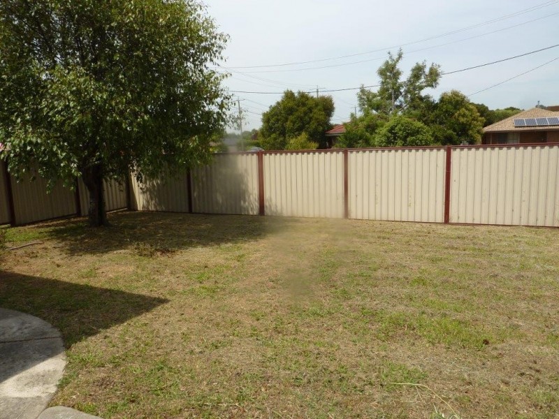 2 Simon Drive, Pakenham VIC 3810