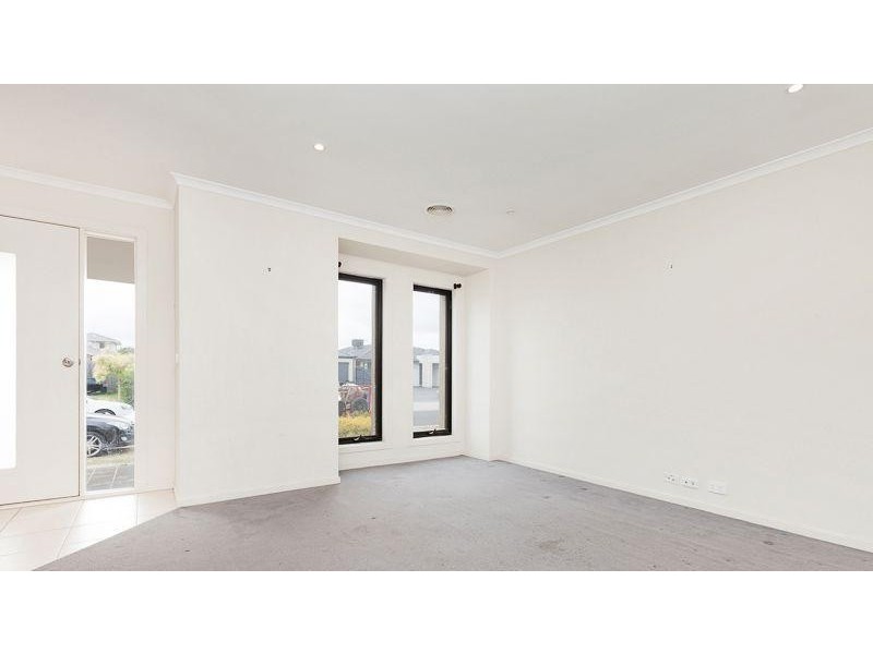 21 SING CRESCENT, Berwick VIC 3806