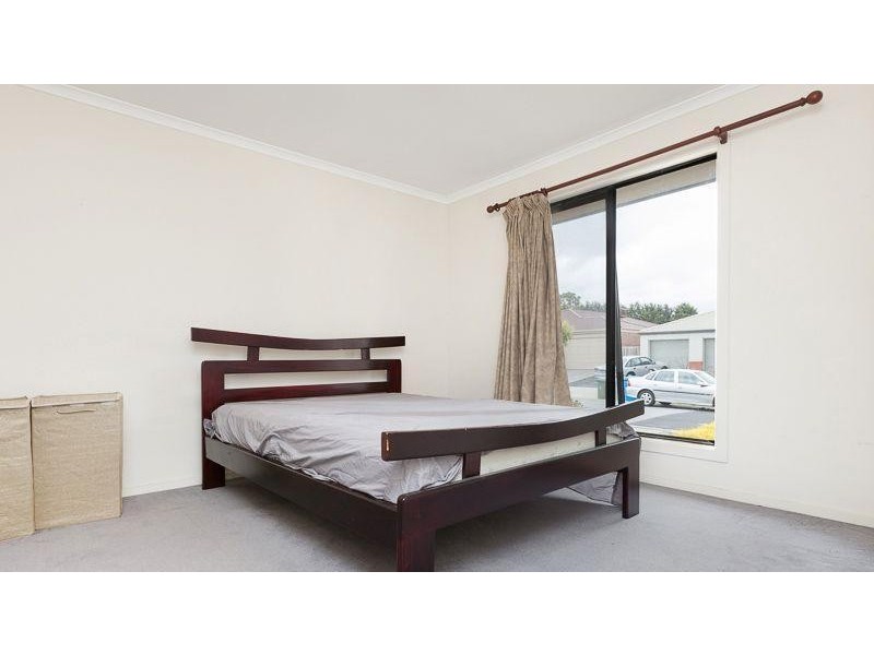 21 SING CRESCENT, Berwick VIC 3806