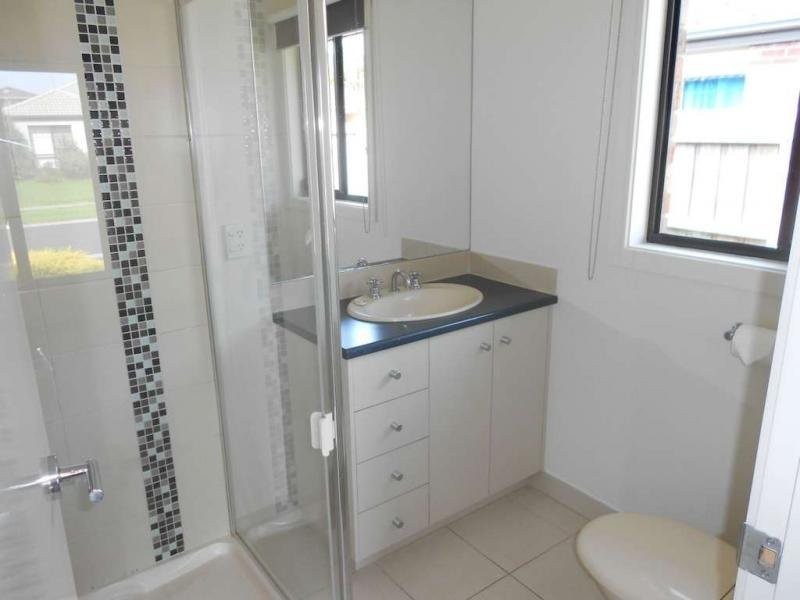 21 SING CRESCENT, Berwick VIC 3806