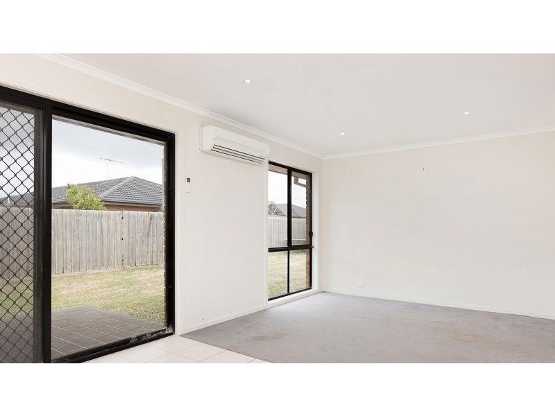 21 SING CRESCENT, Berwick VIC 3806