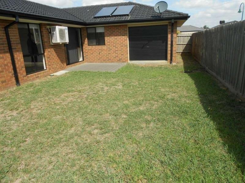 21 SING CRESCENT, Berwick VIC 3806