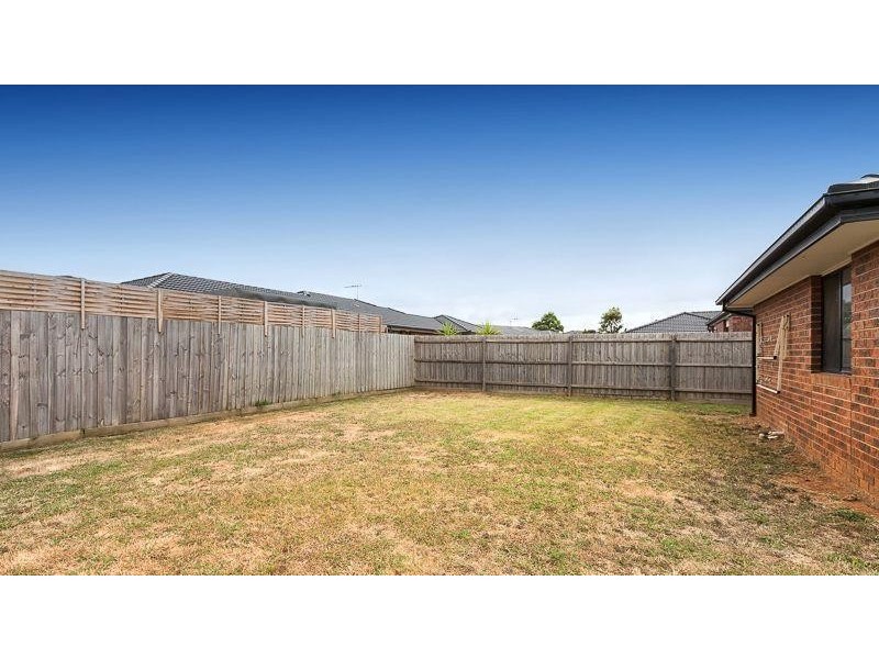 21 SING CRESCENT, Berwick VIC 3806