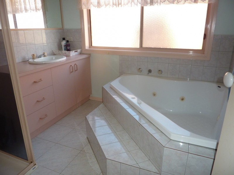 4 Legend Court, Hallam VIC 3803