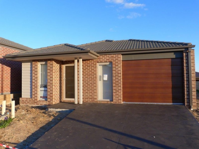 30 ELLAROO CIRCUIT, Clyde North VIC 3978