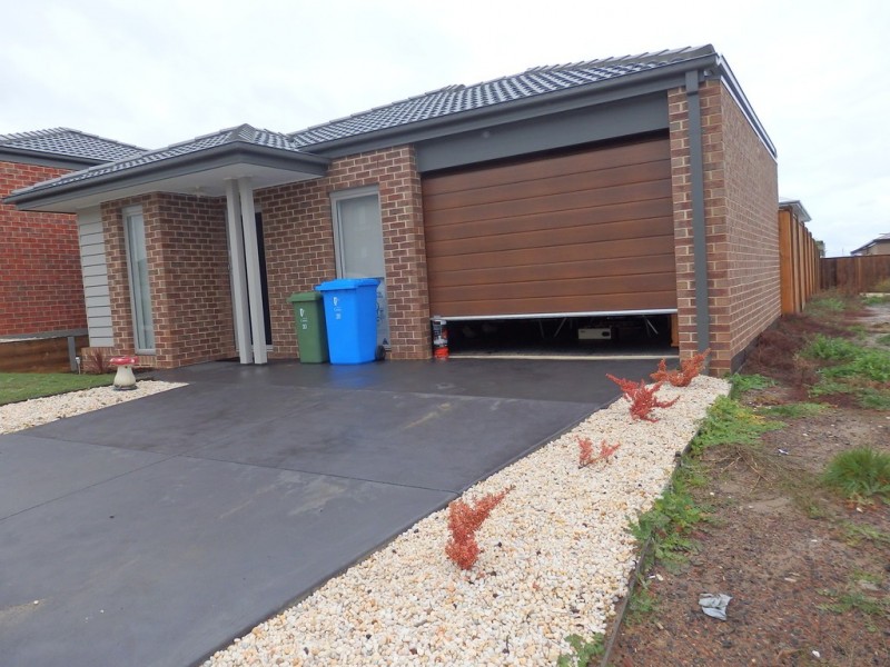 30 ELLAROO CIRCUIT, Clyde North VIC 3978