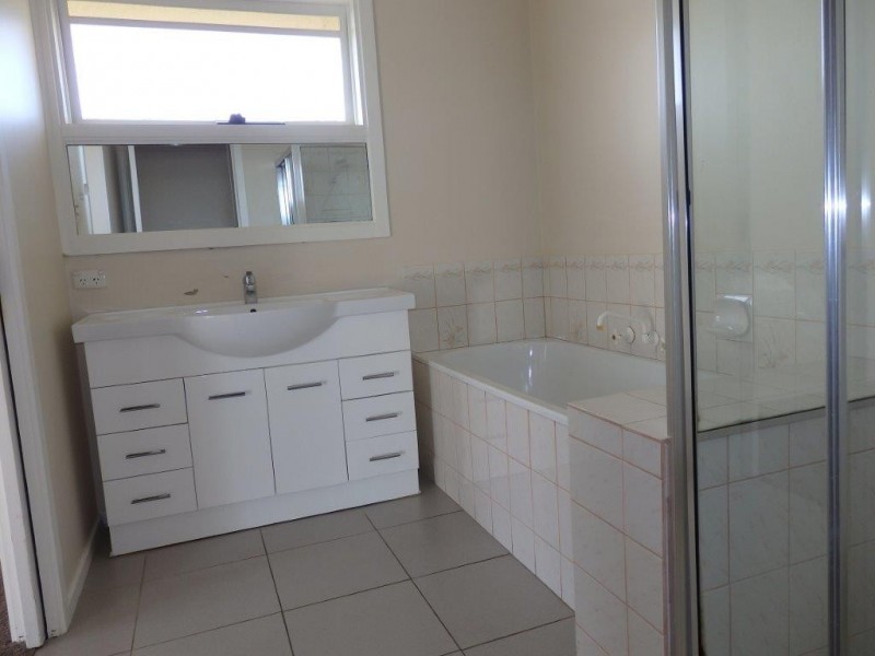 36 HYSSOP DRIVE, Hallam VIC 3803