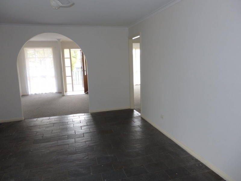 10 WILLOW DRIVE, Hampton Park VIC 3976