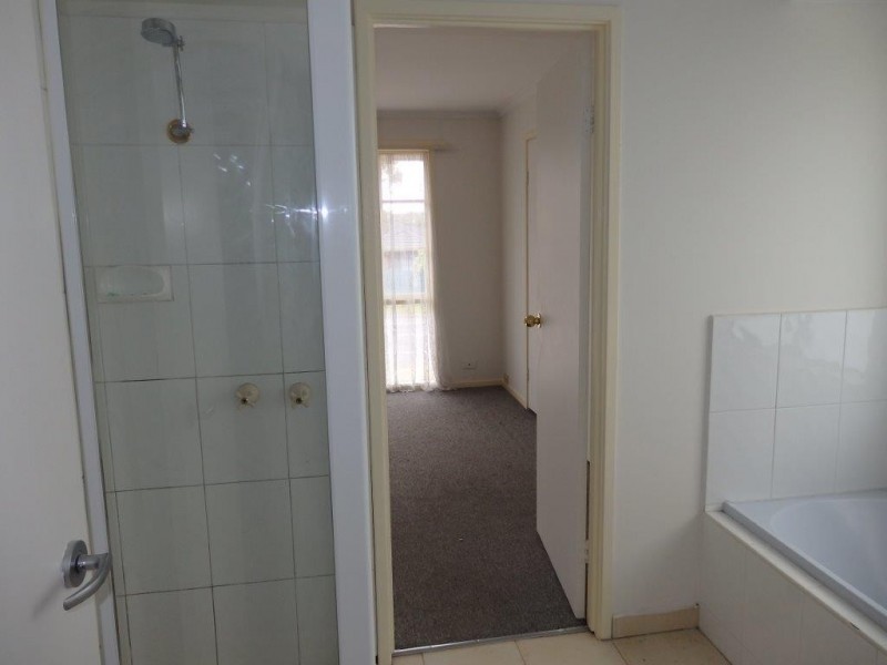 10 WILLOW DRIVE, Hampton Park VIC 3976