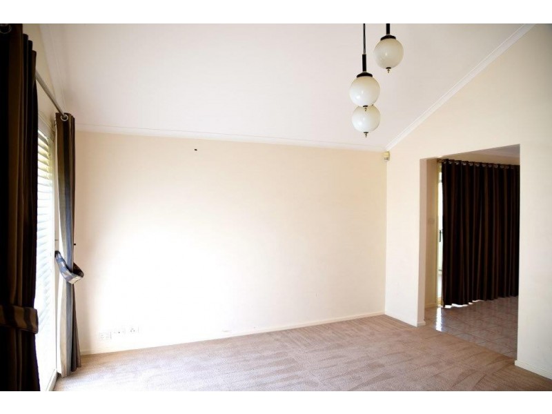 79 NETTLE DRIVE, Hallam VIC 3803