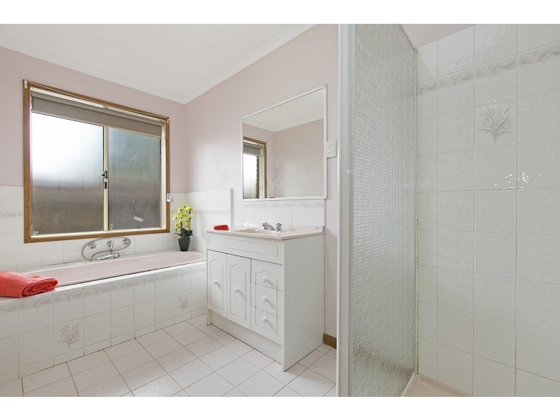 4 BOGONG CLOSE, Hallam VIC 3803