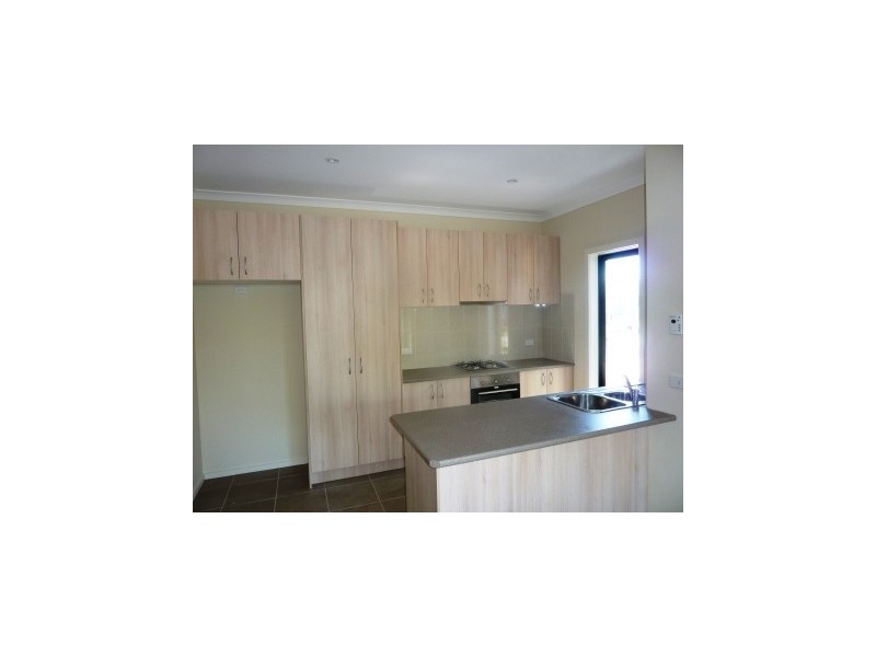 4/28 Burrows, Dandenong VIC 3175