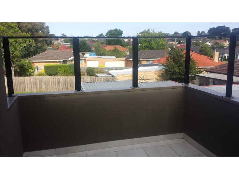 4/28 Burrows, Dandenong VIC 3175