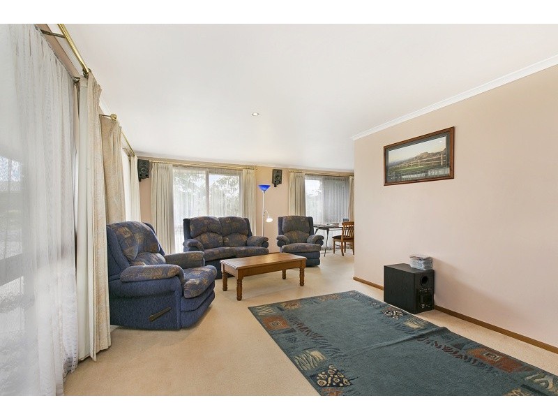 8 MARJORAM CLOSE, Hallam VIC 3803